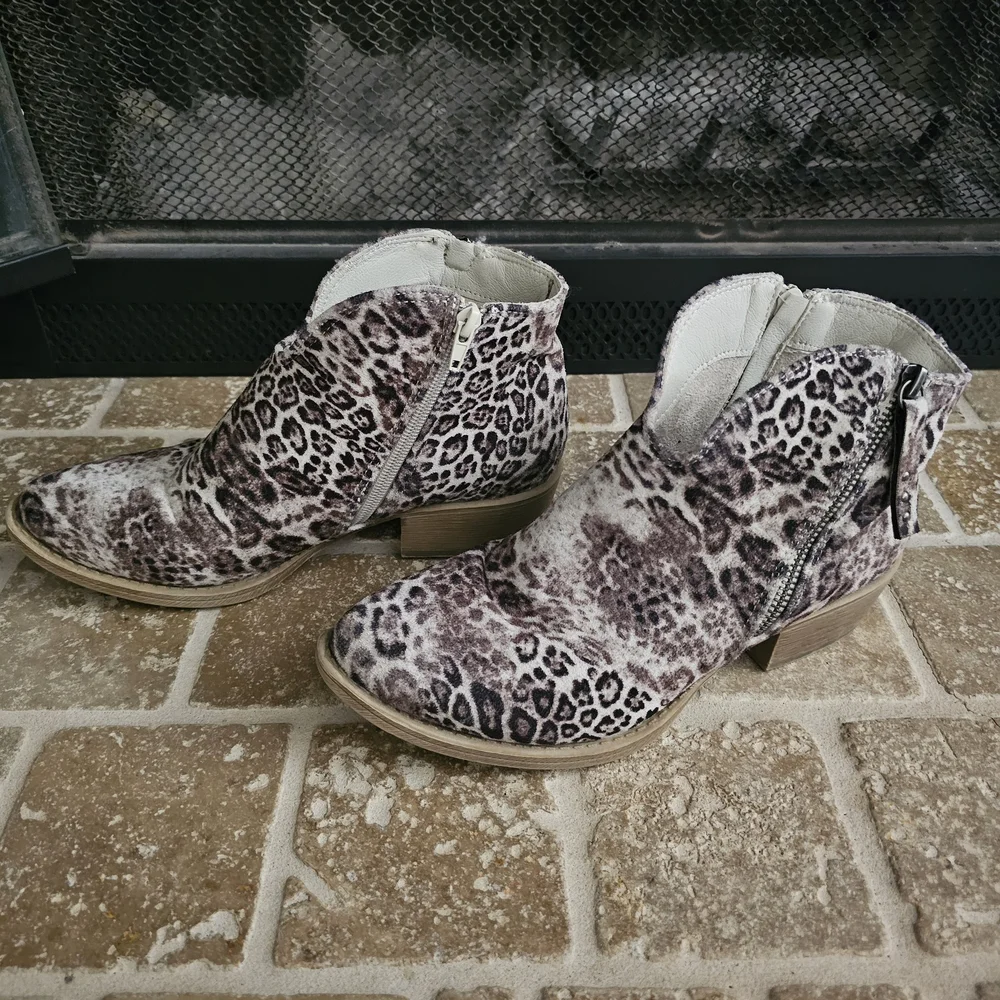 Very G Leopard Print Ankle Boots Side Zip Size 8 - Picture 2 of 7